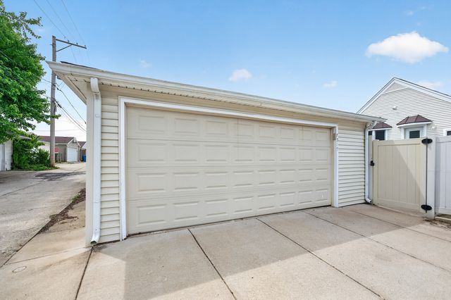7317 W Myrtle Avenue, Chicago, IL 60631