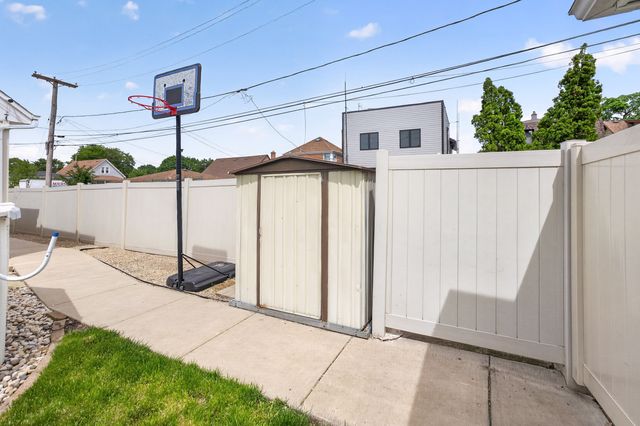 7317 W Myrtle Avenue, Chicago, IL 60631