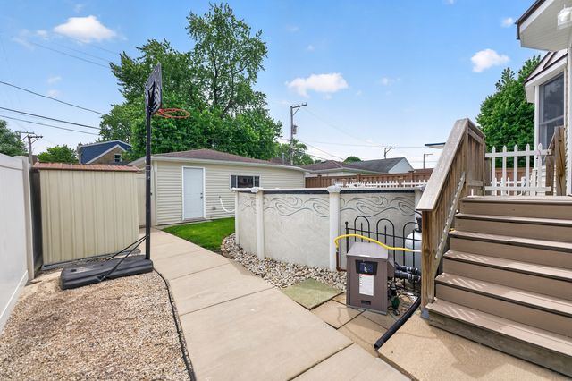 7317 W Myrtle Avenue, Chicago, IL 60631