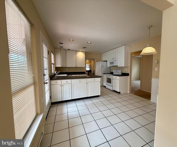 30 COTHERSTONE DR, Southampton, NJ 08088