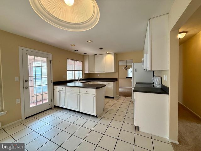 30 COTHERSTONE DR, Southampton, NJ 08088