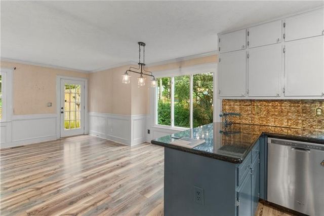 2160 Deer Oaks Trail, Lawrenceville, GA 30044