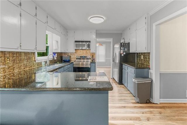 2160 Deer Oaks Trail, Lawrenceville, GA 30044