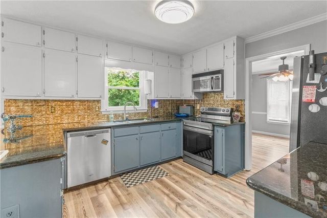 2160 Deer Oaks Trail, Lawrenceville, GA 30044