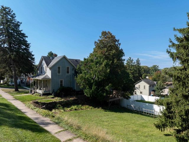420 Vine Street, Baraboo, WI 53913