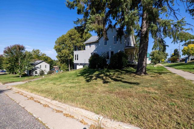 420 Vine Street, Baraboo, WI 53913