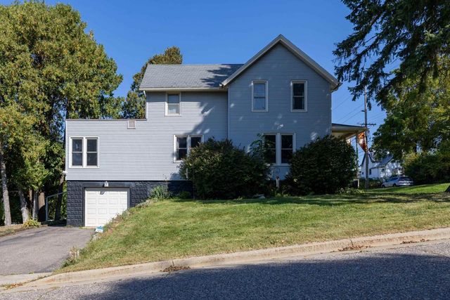 420 Vine Street, Baraboo, WI 53913