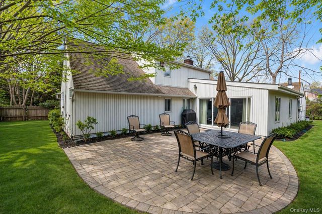 76 Parkview Drive, Searingtown, NY 11507