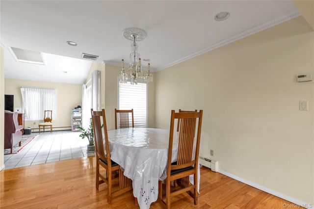 76 Parkview Drive, Searingtown, NY 11507