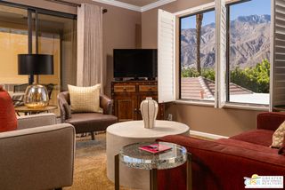 325 E Via Escuela 324, Palm Springs, CA 92262