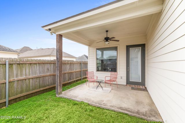 102 Long Cay Drive, Youngsville, LA 70592