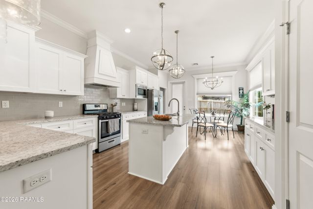 102 Long Cay Drive, Youngsville, LA 70592