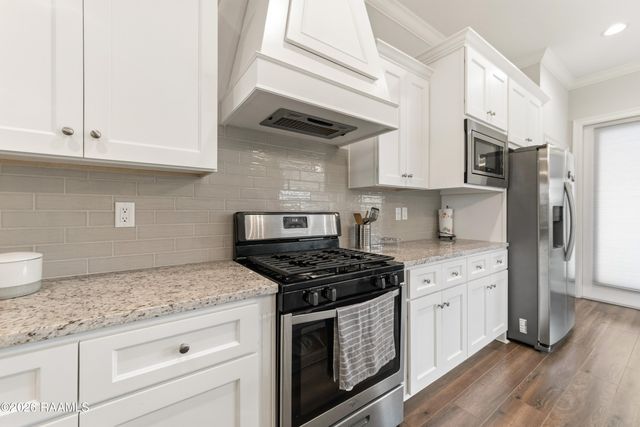 102 Long Cay Drive, Youngsville, LA 70592