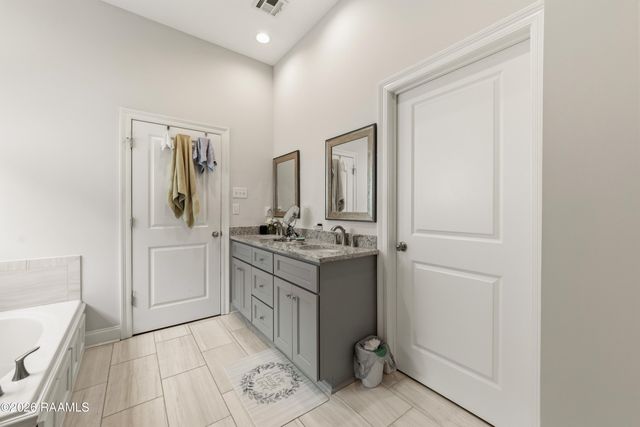 102 Long Cay Drive, Youngsville, LA 70592