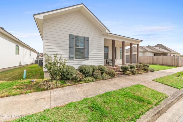 102 Long Cay Drive, Youngsville, LA 70592