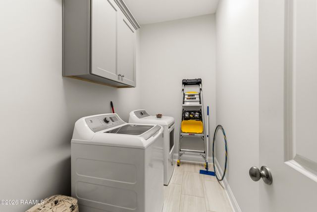 102 Long Cay Drive, Youngsville, LA 70592