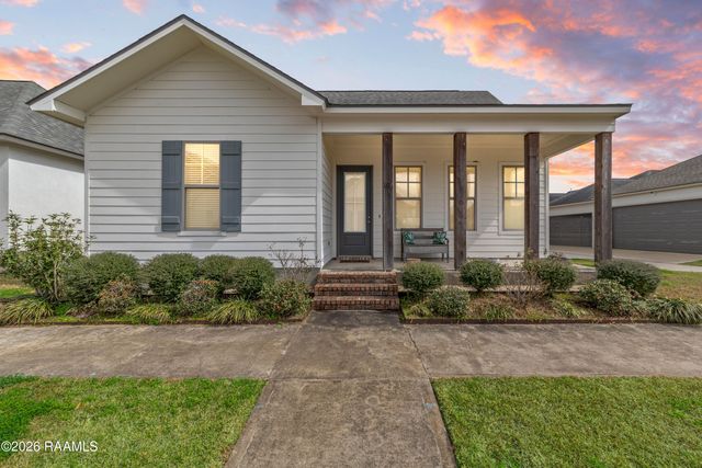 102 Long Cay Drive, Youngsville, LA 70592