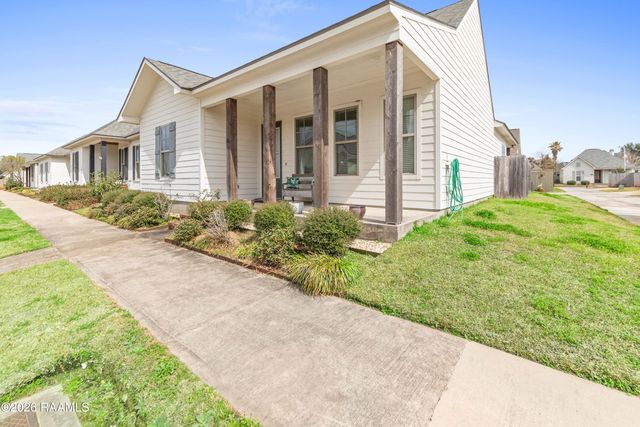 102 Long Cay Drive, Youngsville, LA 70592