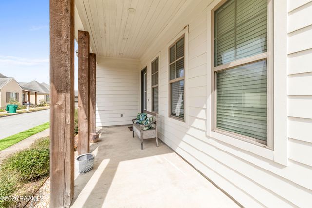 102 Long Cay Drive, Youngsville, LA 70592