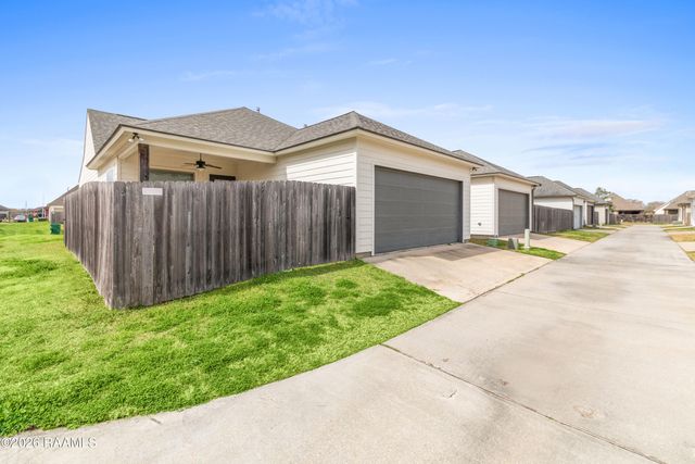 102 Long Cay Drive, Youngsville, LA 70592