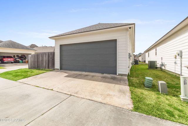 102 Long Cay Drive, Youngsville, LA 70592