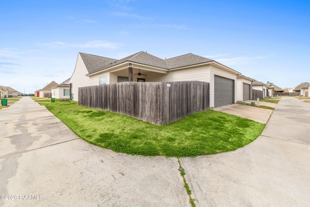 102 Long Cay Drive, Youngsville, LA 70592