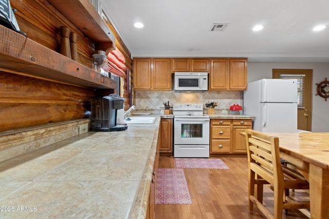 3004 Pinewood Drive, Overgaard, AZ 85933