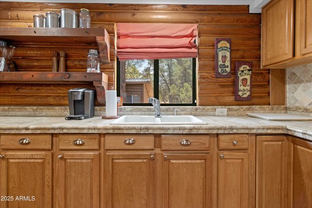 3004 Pinewood Drive, Overgaard, AZ 85933