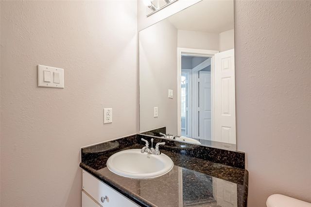 206 Sydnor Street, Houston, TX 77020