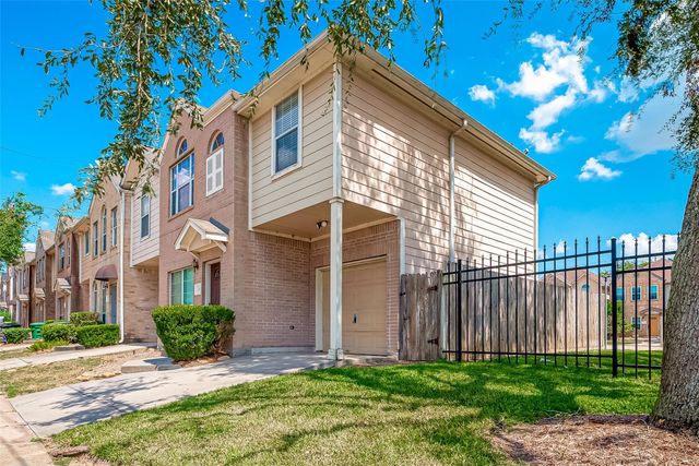 206 Sydnor Street, Houston, TX 77020