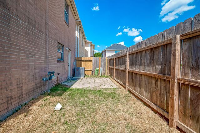 206 Sydnor Street, Houston, TX 77020