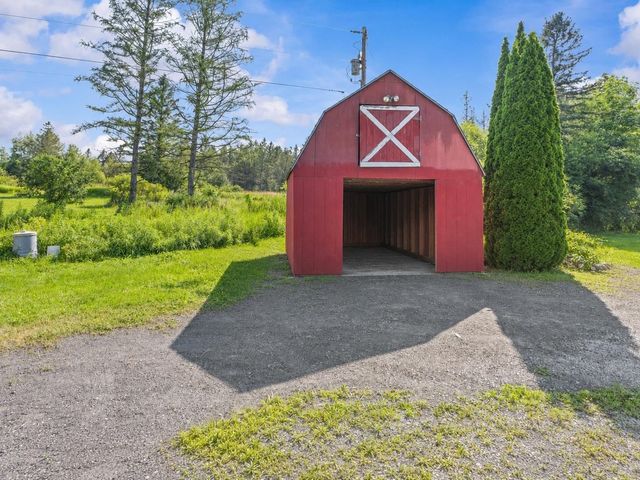 214 Old Stage Road, Essex, VT 05452