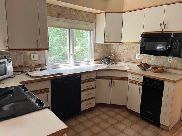 214 Old Stage Road, Essex, VT 05452