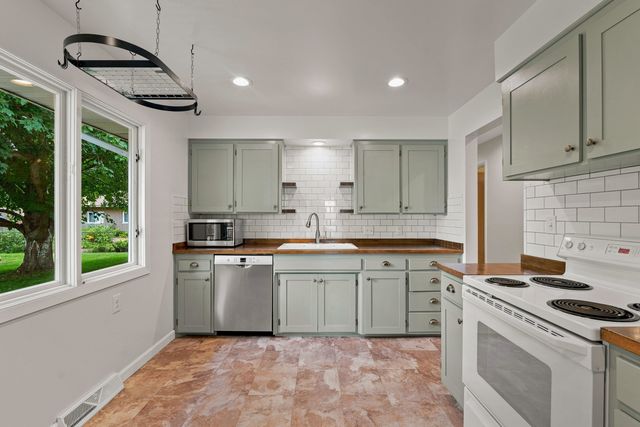 609 W Barnes Rd, Spokane, WA 99218