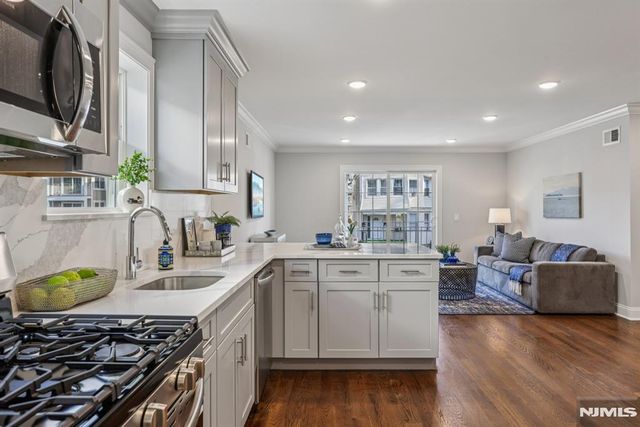 139 15th Street, East Orange, NJ 07017