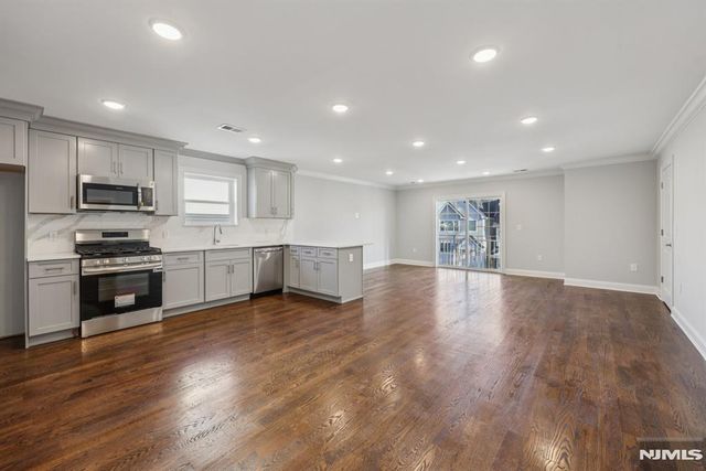 139 15th Street, East Orange, NJ 07017