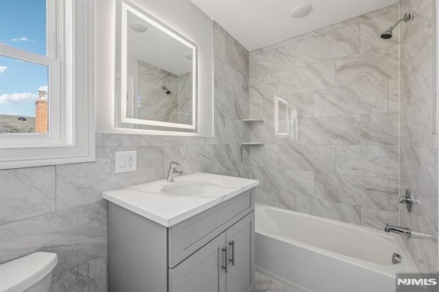 139 15th Street, East Orange, NJ 07017