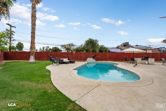 3213 Pesante Road, Bakersfield, CA 93306