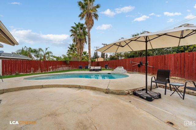 3213 Pesante Road, Bakersfield, CA 93306