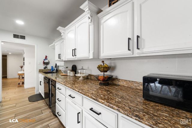 3213 Pesante Road, Bakersfield, CA 93306