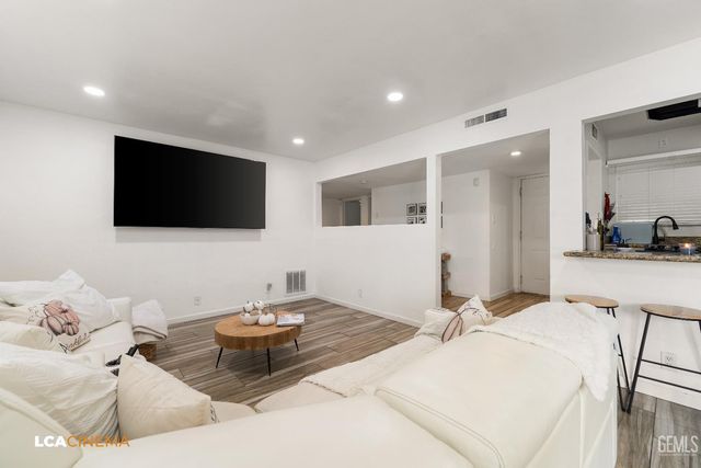 3213 Pesante Road, Bakersfield, CA 93306