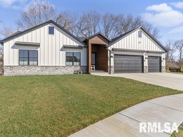 55 Firefly Court, Chatham, IL 62629