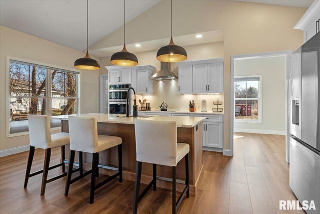 55 Firefly Court, Chatham, IL 62629