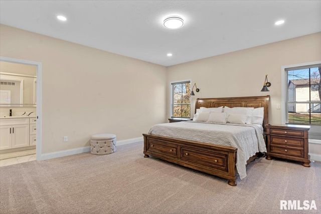 55 Firefly Court, Chatham, IL 62629