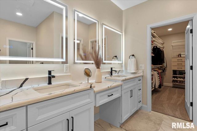 55 Firefly Court, Chatham, IL 62629