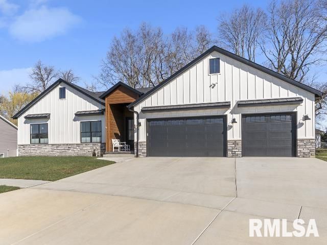 55 Firefly Court, Chatham, IL 62629
