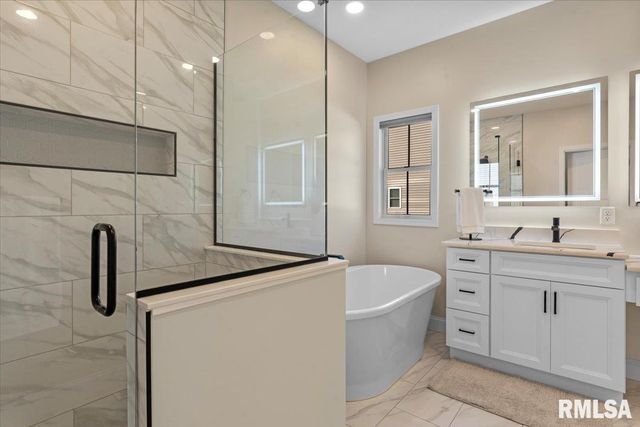 55 Firefly Court, Chatham, IL 62629