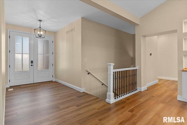 55 Firefly Court, Chatham, IL 62629