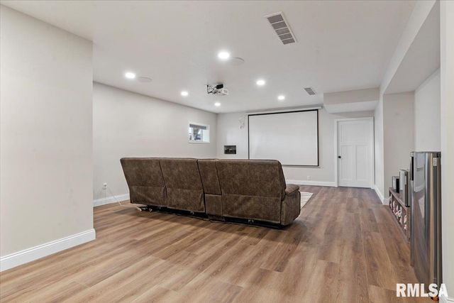 55 Firefly Court, Chatham, IL 62629