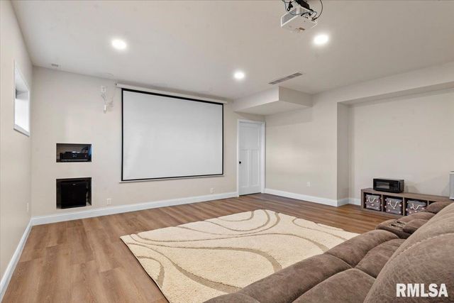 55 Firefly Court, Chatham, IL 62629